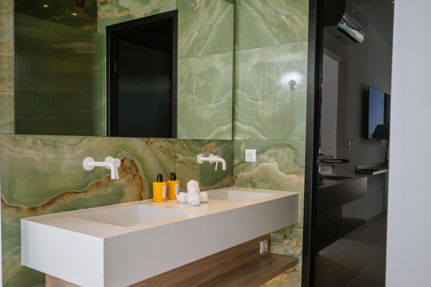 Sardines Luxury Suites Khersónisos Eksteriør bilde